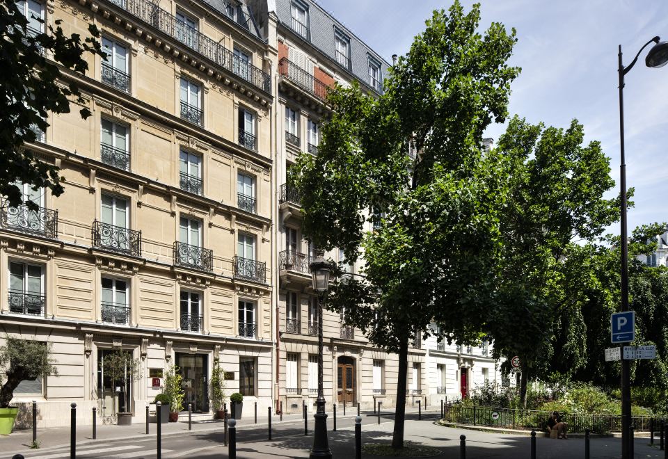 막심 카르티에 라탱 이미지