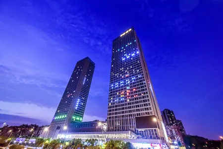 Yue Qingju Hotel (Chongqing North Railway Station)