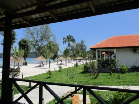 Saracen Bay Resort