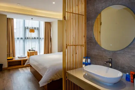 Ease Life Hotel (Neijiang Daqian Park)