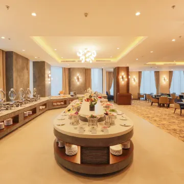 Grand Vista Hanoi Отели рядом с достопримечательностью «Донгда»
