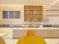 Jiaxing Haiyan Xiaoyu Business Hotel