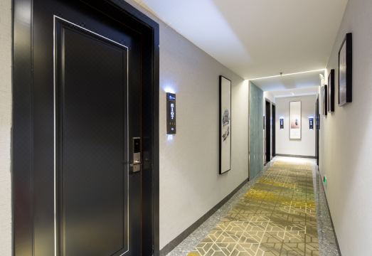 Siman Light Luxury Hotel의 리버뷰 야경