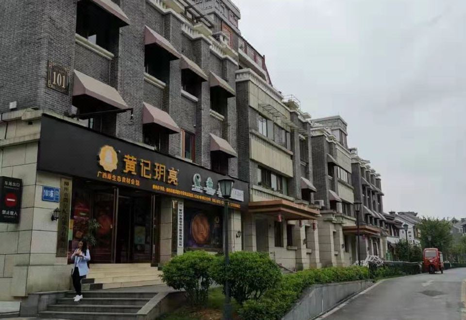 숙소 주변의 평온한 풍경