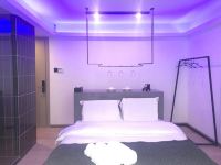 杭州RED红小二公寓 - 舒适浪漫一室大床房
