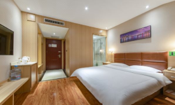 Super 8 Hotel (Weifang Lutai Convention & Exhibition Center Gudejin)