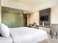 Swiss-Belinn Cibitung Hotels near Cibeureum Lake