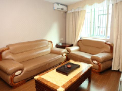 汕尾银丰酒店 - 两房一厅