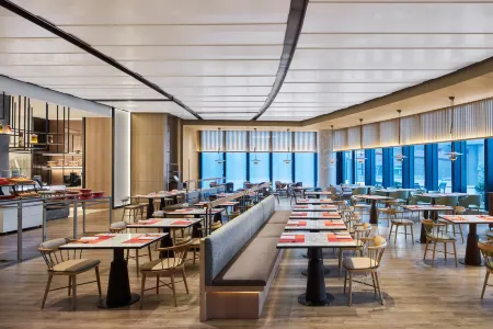 Courtyard Shanghai Songjiang Отели рядом с достопримечательностью «Shanghai University of Engineering Science (Longteng Road)»