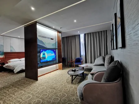 Clouds Hotel Отели рядом с достопримечательностью «Старая скала»