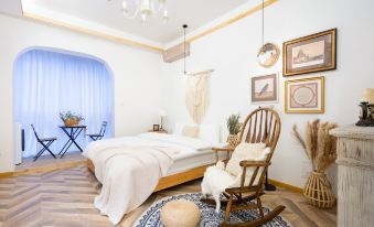 Honey nest B & B (Wuhan University East Lake store)