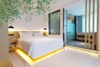 Huayi Hotel