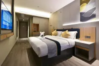 Homeinn Selected Hotel (Wuhan Chuhehan Street Hongshan Square Subway Station) Отели в г. Ухань