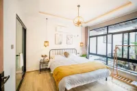 Jingshan Xiaozhu Hotel