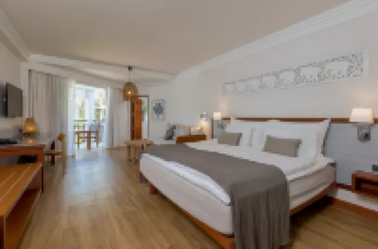 Sunwing Bangtao Beach Hotels near Bang Tao Beach