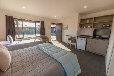 Tasman Holiday Parks - Te Anau Отели рядом с достопримечательностью «Лейк Генри Вьюинг Дек»