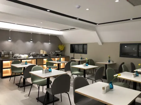 Homeinn Selected Hotel (Chuzhou Tianchang Road Pedestrian Street) Отели рядом с достопримечательностью «Anhui Open University Chuzhou Branch»