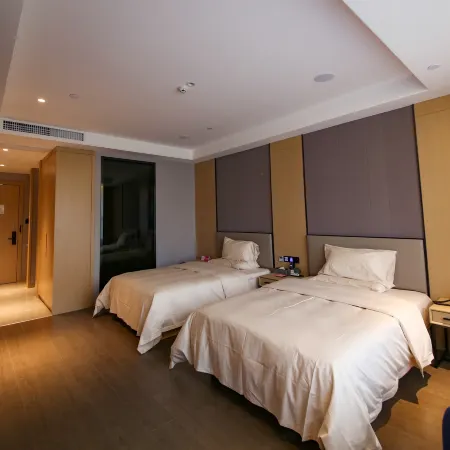 Wuhua Water Moon Skylight Luxury Boutique Hotel