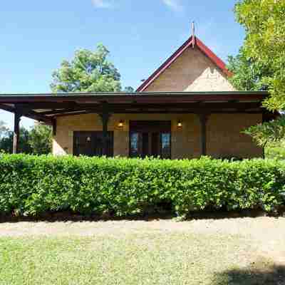 Clarendon Forest Retreat Hotel Exterior