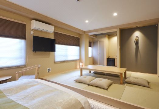 1. 린 시라카와 사..