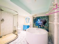 达州威仕登大酒店 - 浪漫浴缸心形3D房