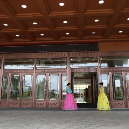 Hailanjiang Hotel Отели в г. Лунцзин