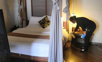 Half Acre City Lodge (Zhengzhou East Railway Station Exhibition Center)