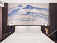 桔子水晶上海五角场酒店 - 远山含黛大床房