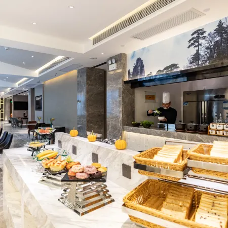 Atour Hotel (Hefei Huaihe Road Pedestrian Street, Mingguang Road Metro Station)