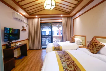 Furong Town Swallow House Inn