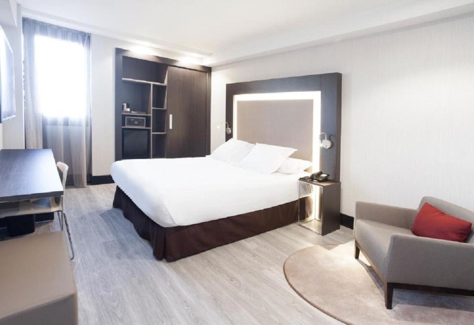 1. 노보텔 마드리드..