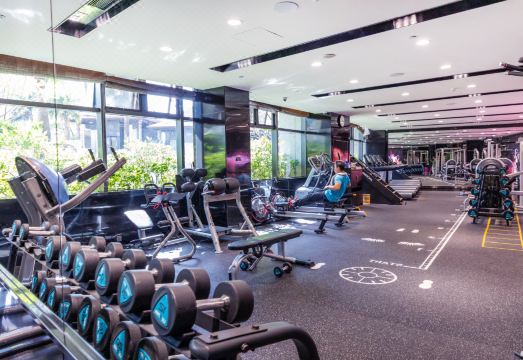 4. 둥관 칸더 인터..