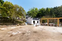 Yixinju Hostel - piscina