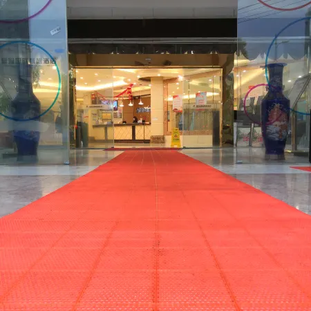 Crowne International Business Hotel