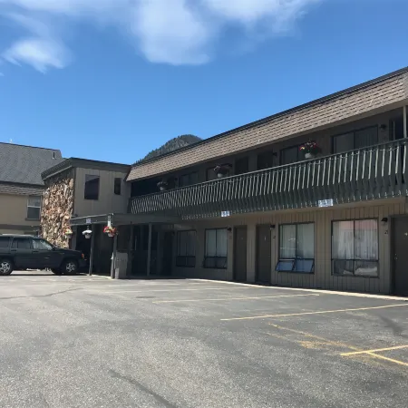 Snowshoe Motel