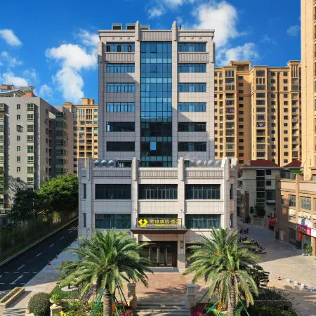 Golden Claw Hotel