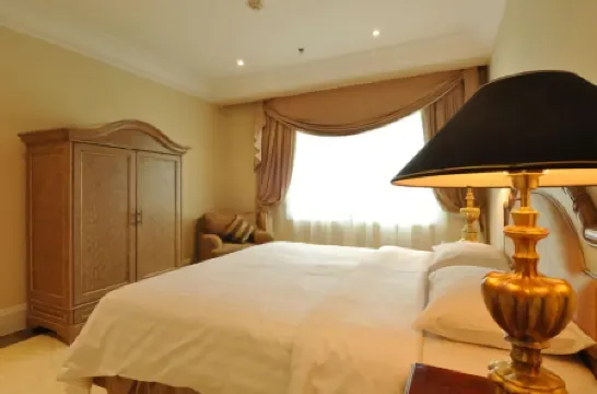 Batavia Hotel & Serviced Apartments Отели рядом с достопримечательностью «Бунг Карно»