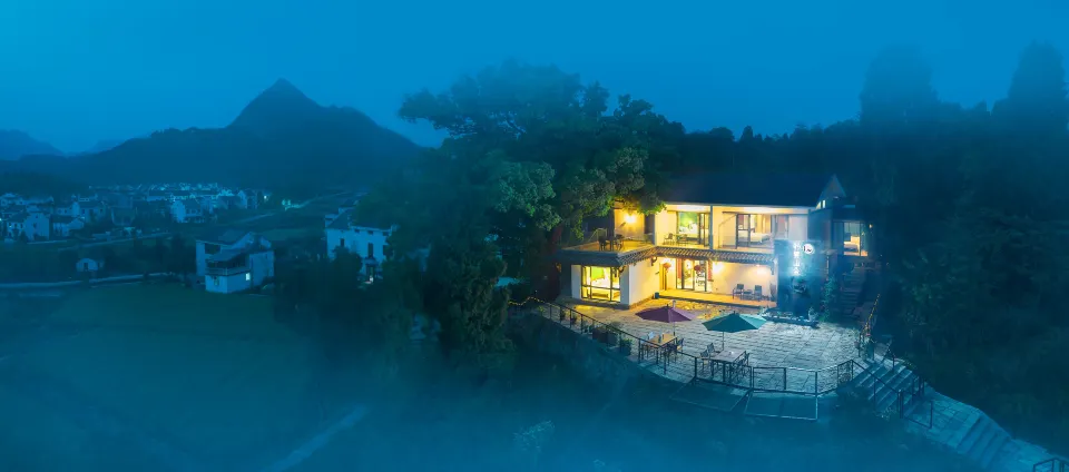 Stray Clouds Villa