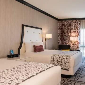 Paris Las Vegas Отели рядом с достопримечательностью «Лас Вегас Стрип»