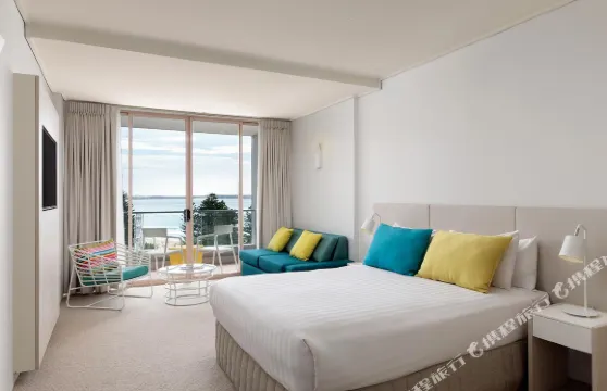 克隆努拉海濱瑞吉斯酒店, EVT旗下