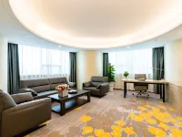 Liangyou Fulin Hotel (Jinan Quancheng Square Daming Lake Branch) Отели рядом с достопримечательностью «Источник Heihu»