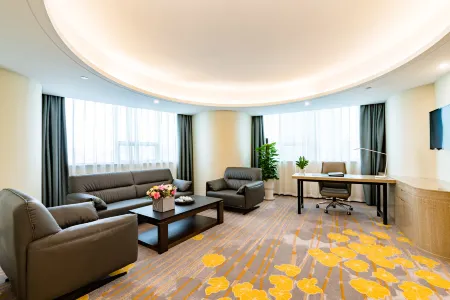 Liangyou Fulin Hotel (Jinan Quancheng Square Daming Lake Branch) Отели рядом с достопримечательностью «Tianqiao Gymnasium»