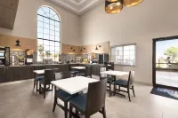 Days Inn & Suites by Wyndham Houston Hobby Airport
