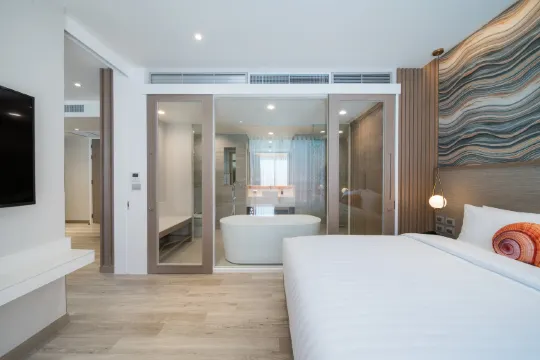 ห้องสวีทมุมอาคาร พร้อมระเบียง