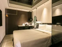 Hotel Papa Whale Hotels near Wanhua District