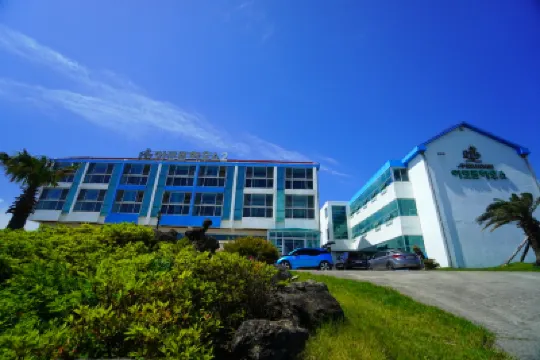 เชจู อามอร์ เฮาส์ โรงแรมใกล้เกาะอูโด