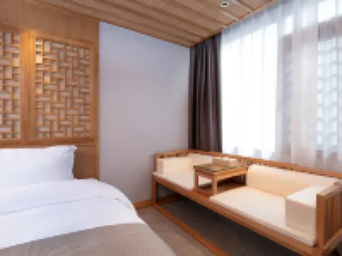 Floral Hotel Fengyu Chenxi Hotel (Phoenix Ancient Town Center) Hotels near Fenghuang Ancient Town