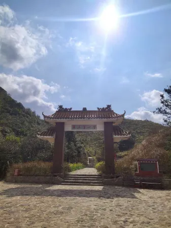 Tonggu Peak Hotel Отели рядом с достопримечательностью «Tonggufeng Scenic Area»