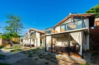 Nestled in the Mountains • Harmonious Wind Stacked Compounds Boutique Lodge Отели рядом с достопримечательностью «Yunnan Vocational and Technical College of Agriculture Multi-media Classroom (Three)»