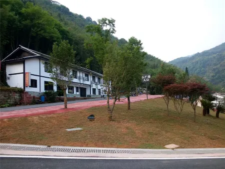 pby Отели рядом с достопримечательностью «Chishui Danxia Tourist Area · Great Waterfall»